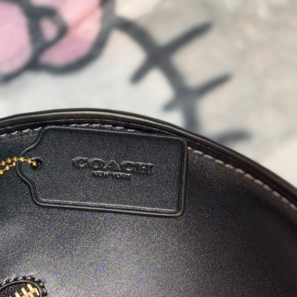 Coach Dino Kisslock - Picture 3 of 9